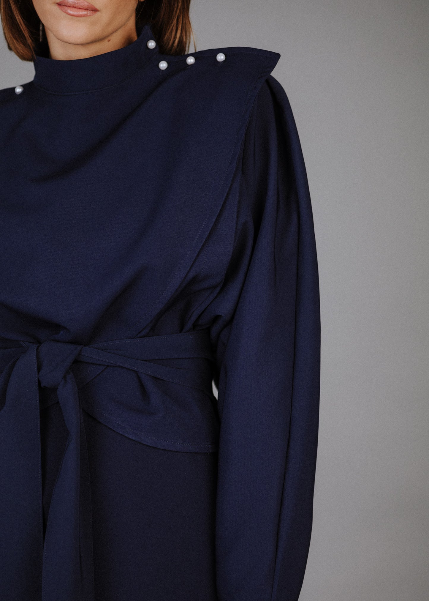 Bő fazonú felső sötétkék színben