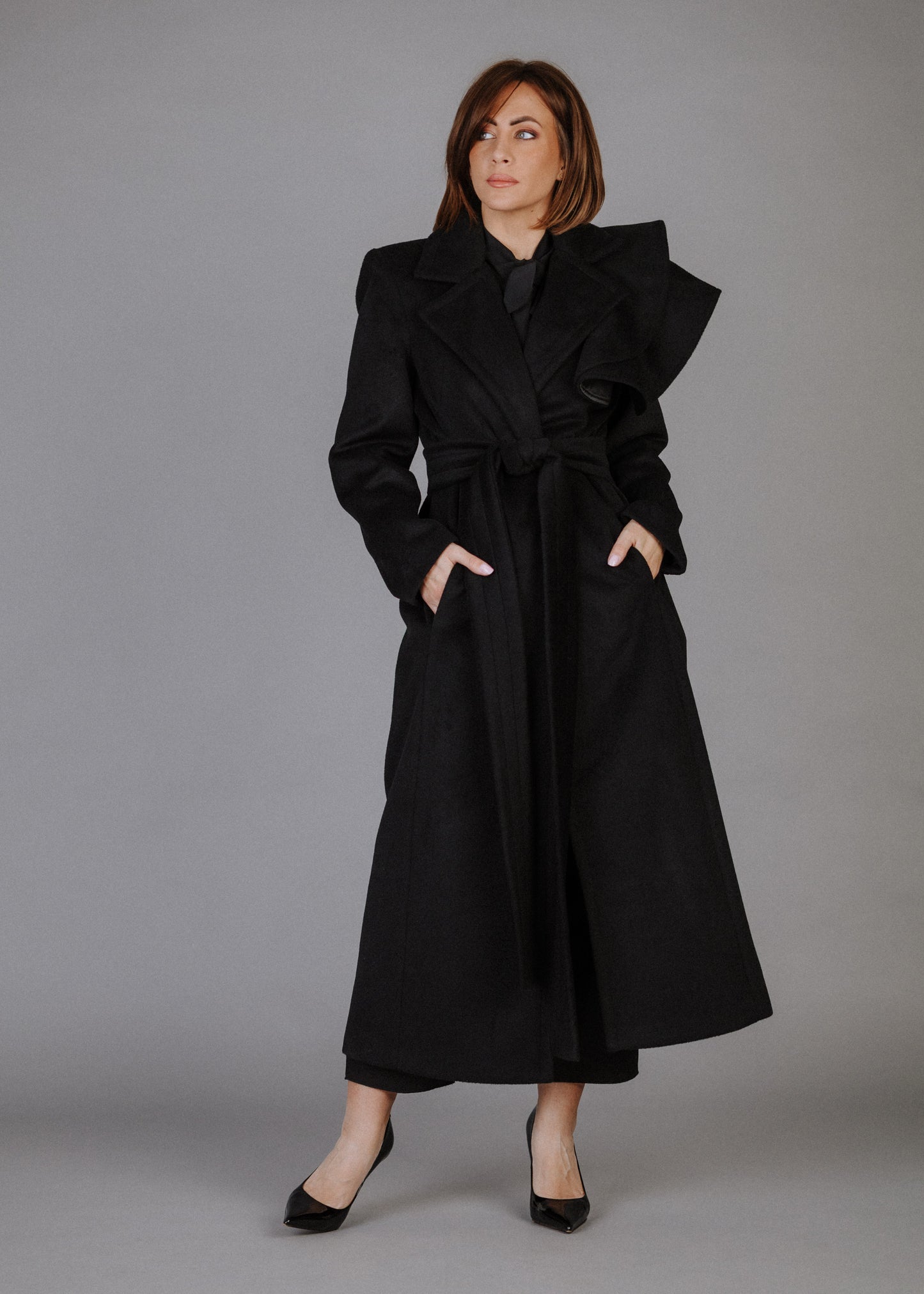 Asszimetrikus fekete szövetkabát