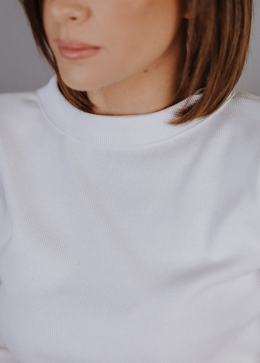 Kereknyakú bordás felső fehér színben