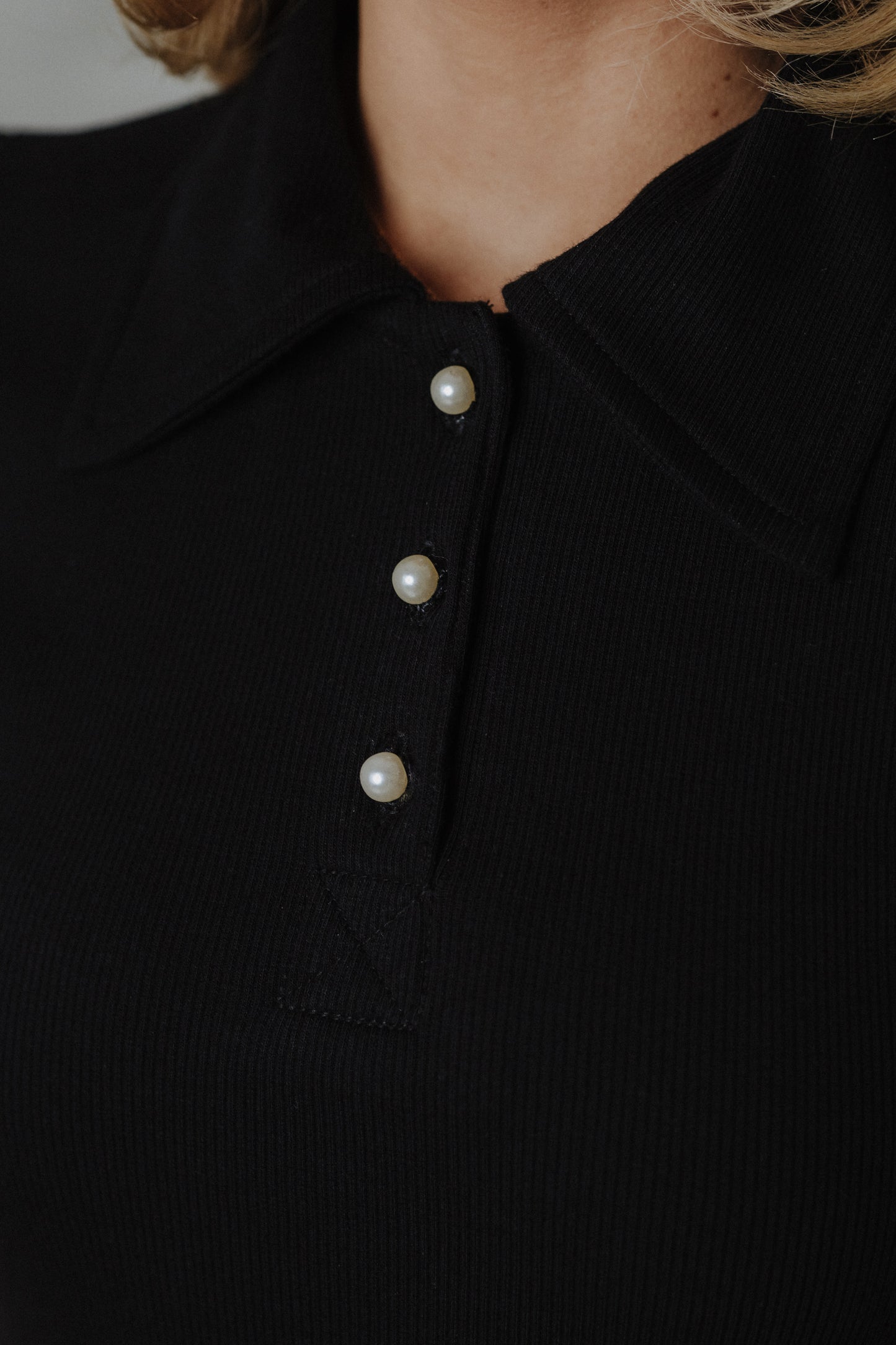 Galléros pamut ruha fekete színben