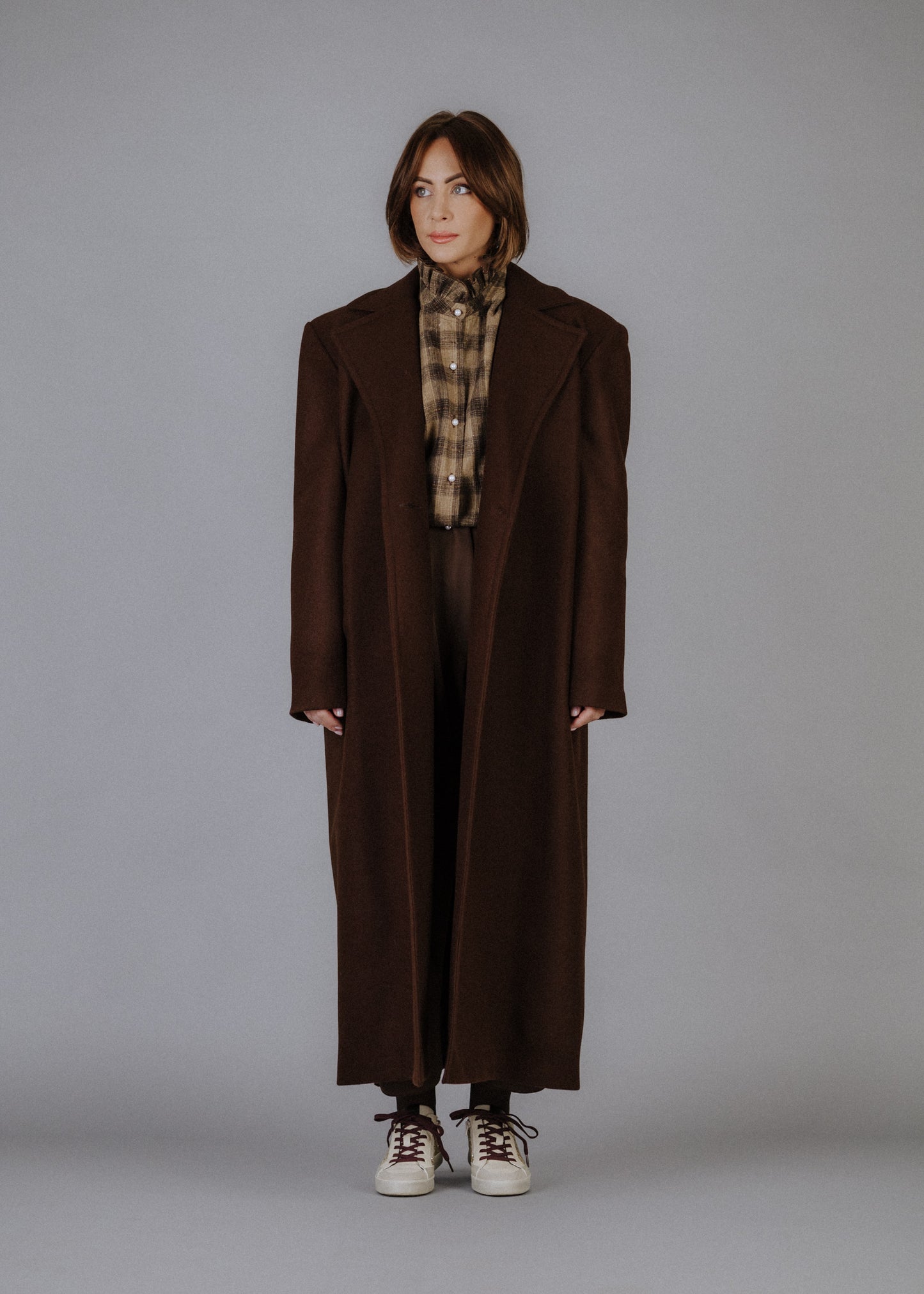 Túlméretezett szövetkabát sötétbarna színben