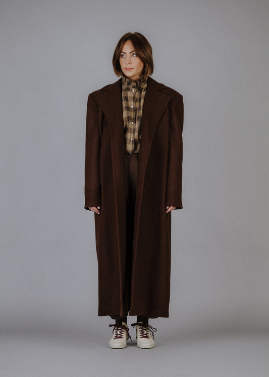 Túlméretezett szövetkabát sötétbarna színben