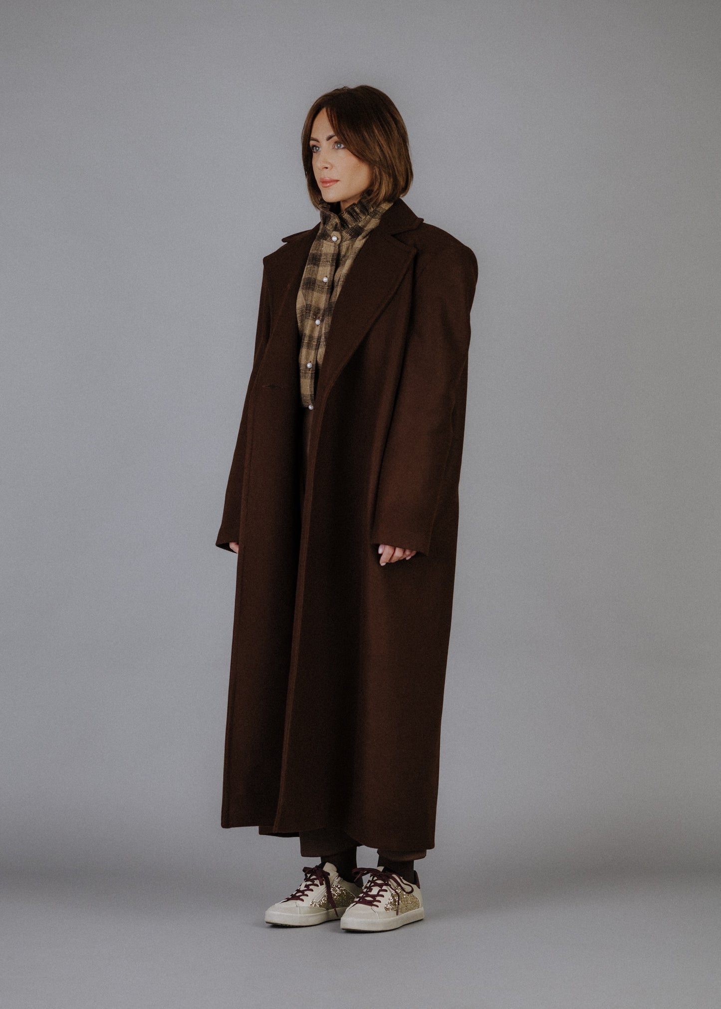 Túlméretezett szövetkabát sötétbarna színben