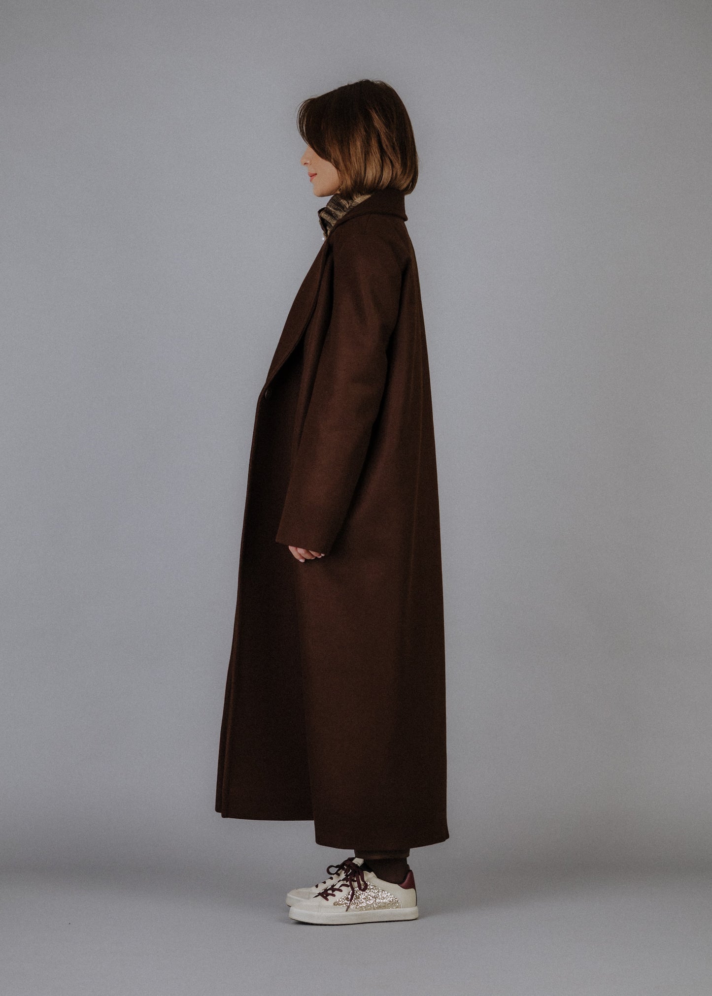 Túlméretezett szövetkabát sötétbarna színben