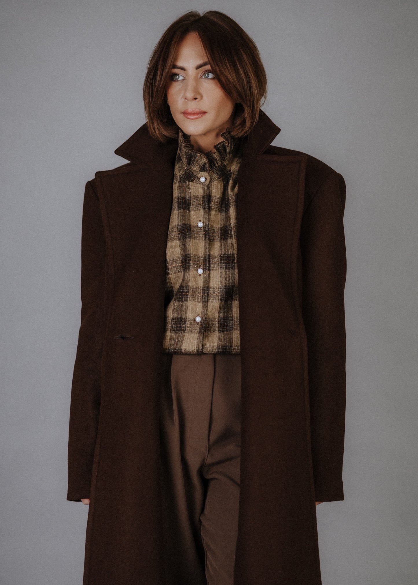 Túlméretezett szövetkabát sötétbarna színben