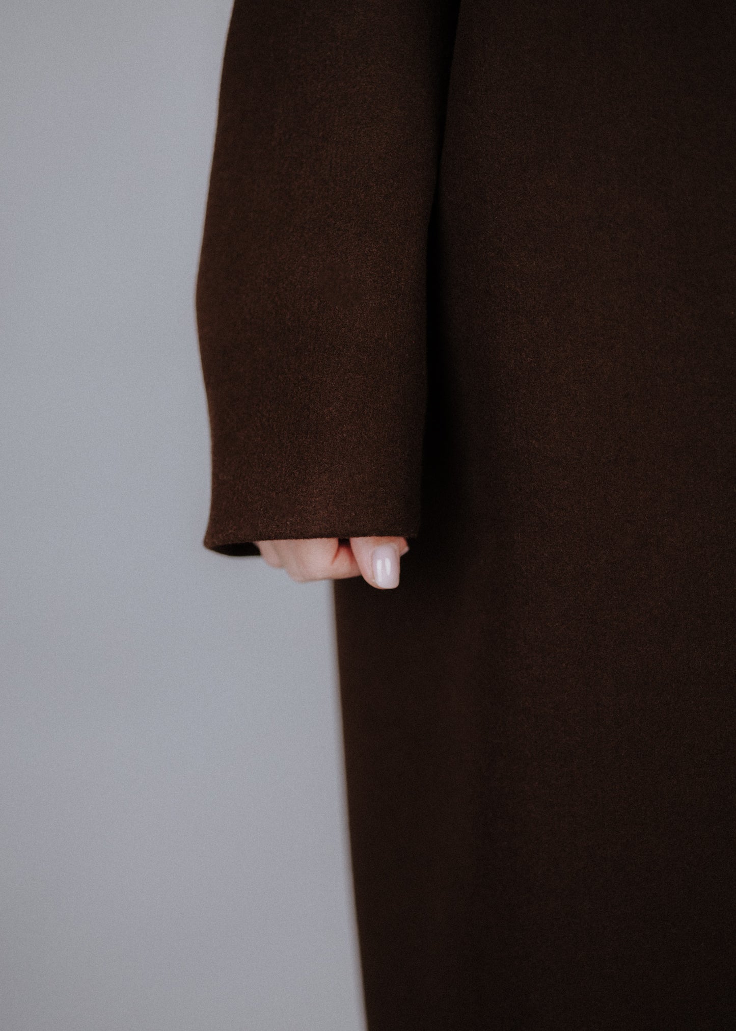 Túlméretezett szövetkabát sötétbarna színben