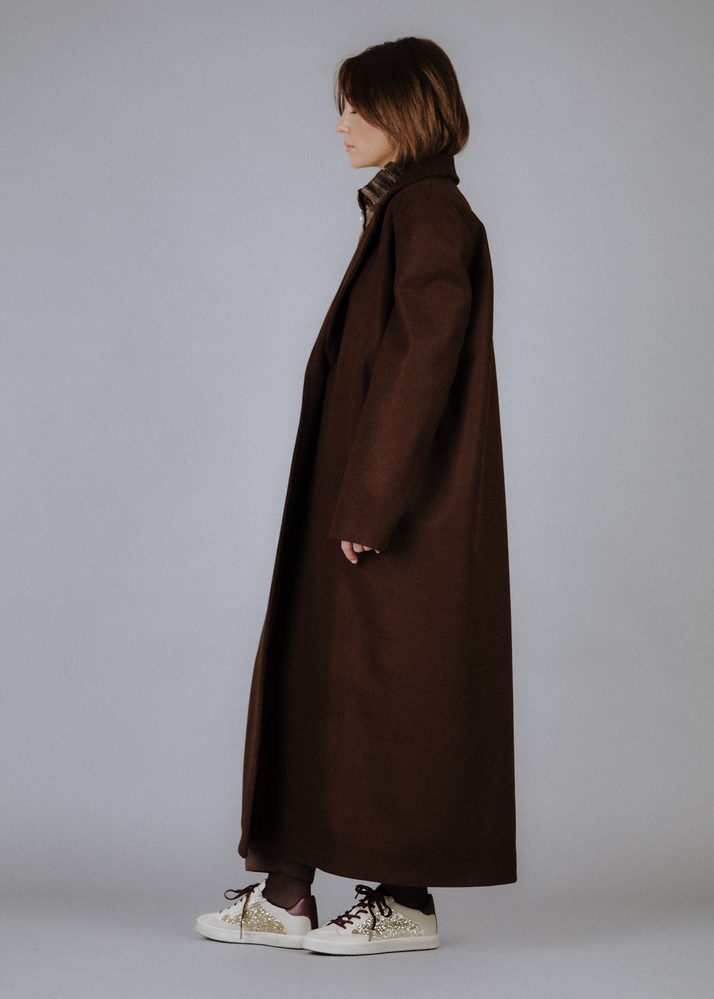 Túlméretezett szövetkabát sötétbarna színben