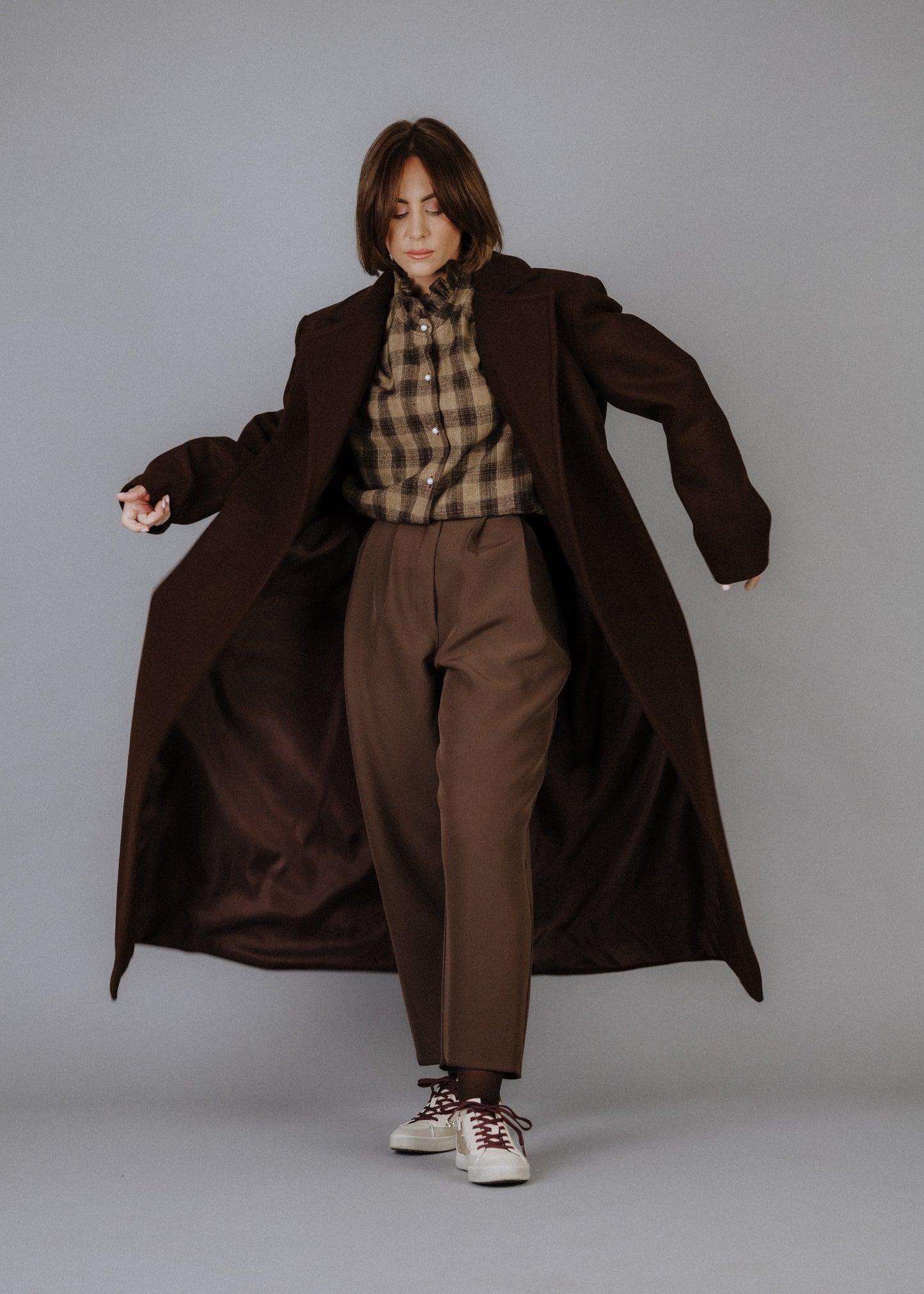 Túlméretezett szövetkabát sötétbarna színben