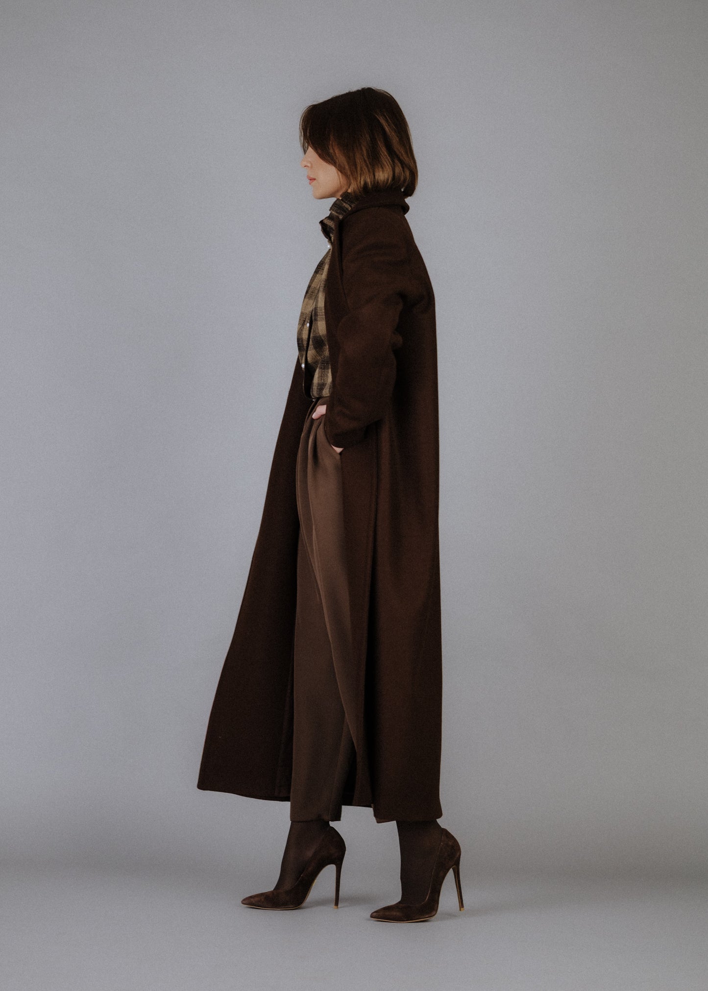 Túlméretezett szövetkabát sötétbarna színben