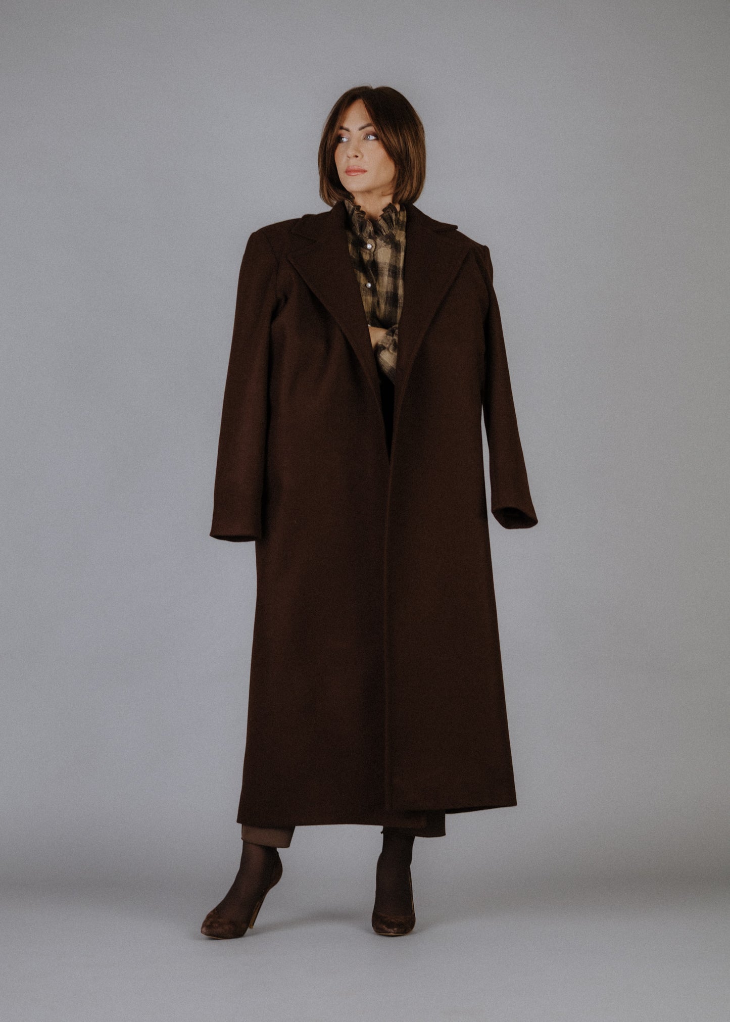 Túlméretezett szövetkabát sötétbarna színben