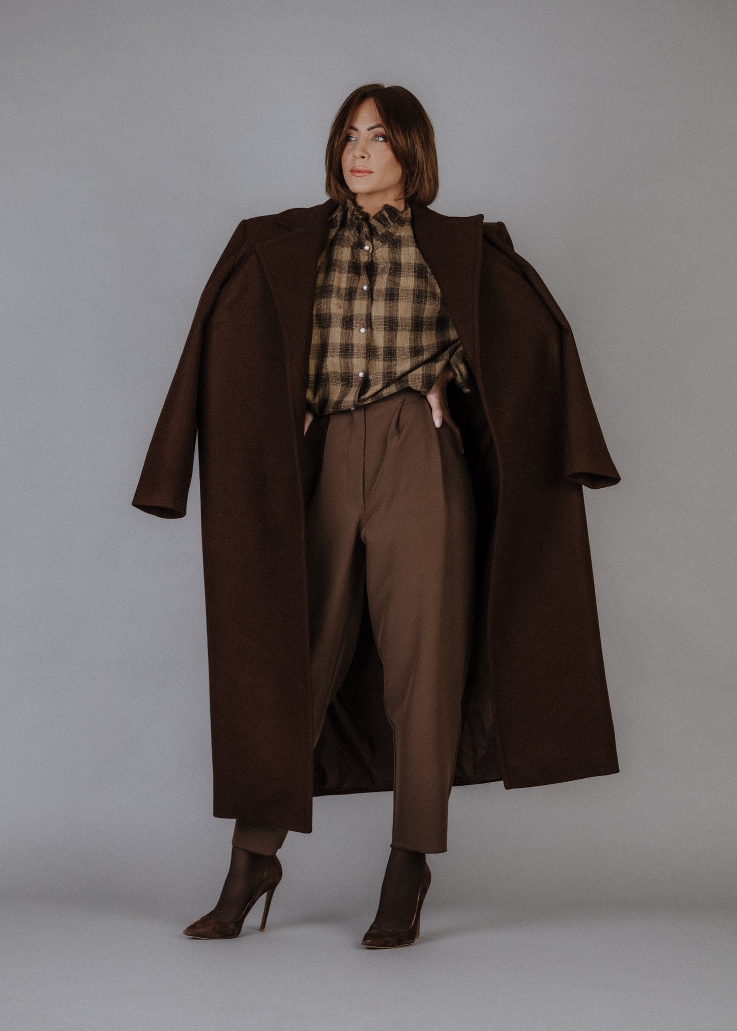 Túlméretezett szövetkabát sötétbarna színben