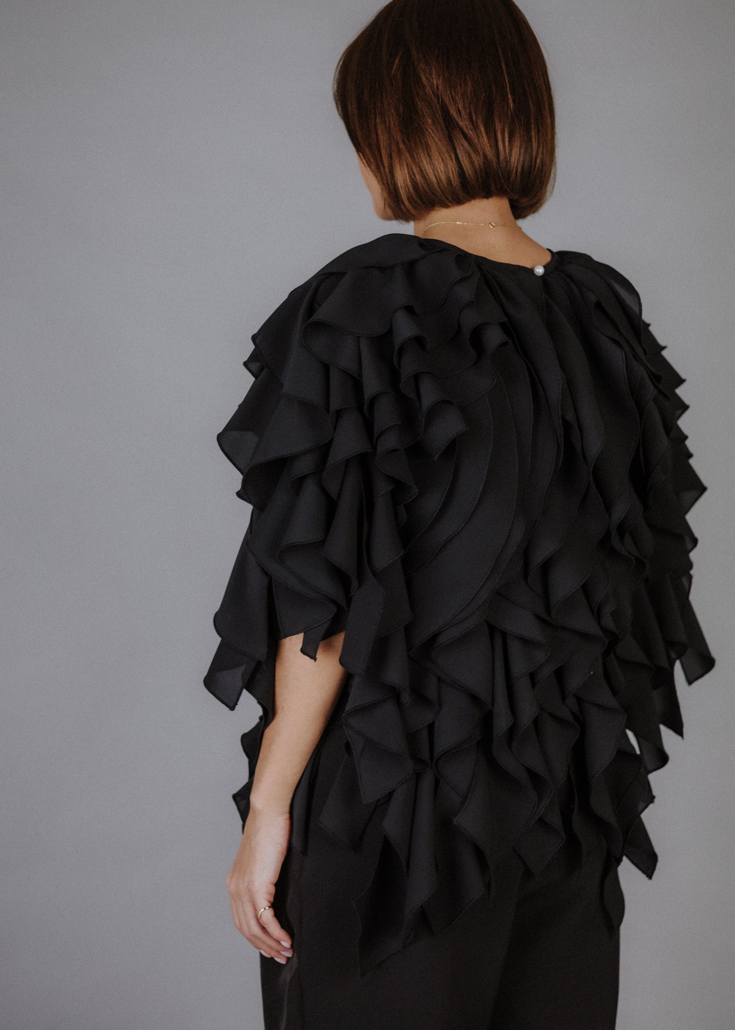 Curly ruffled muslin top