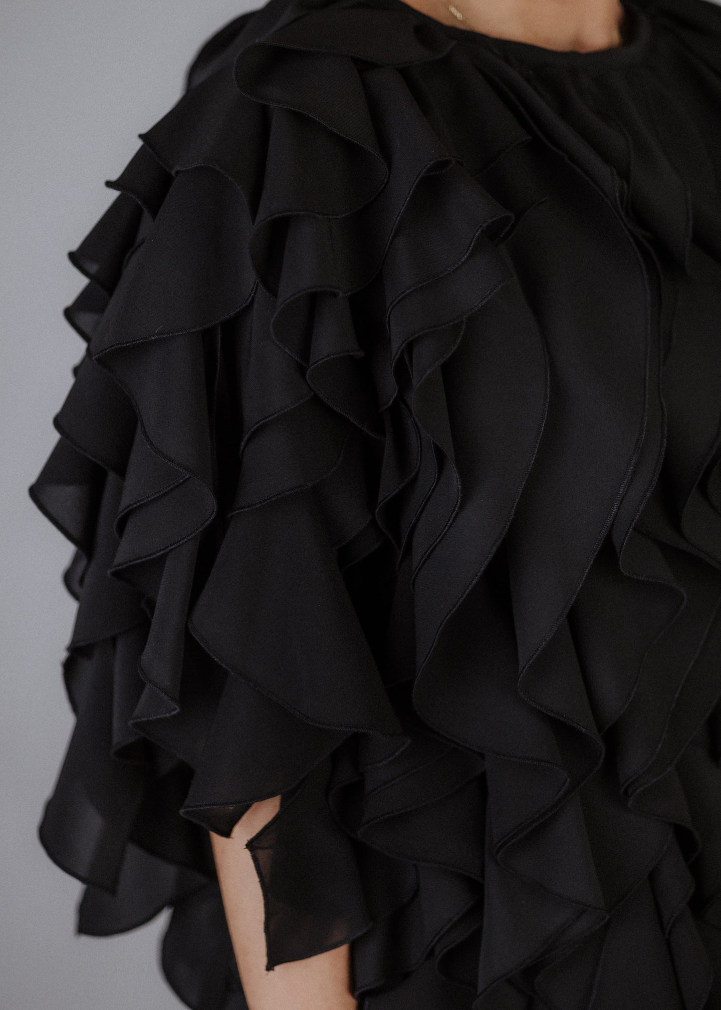 Curly ruffled muslin top