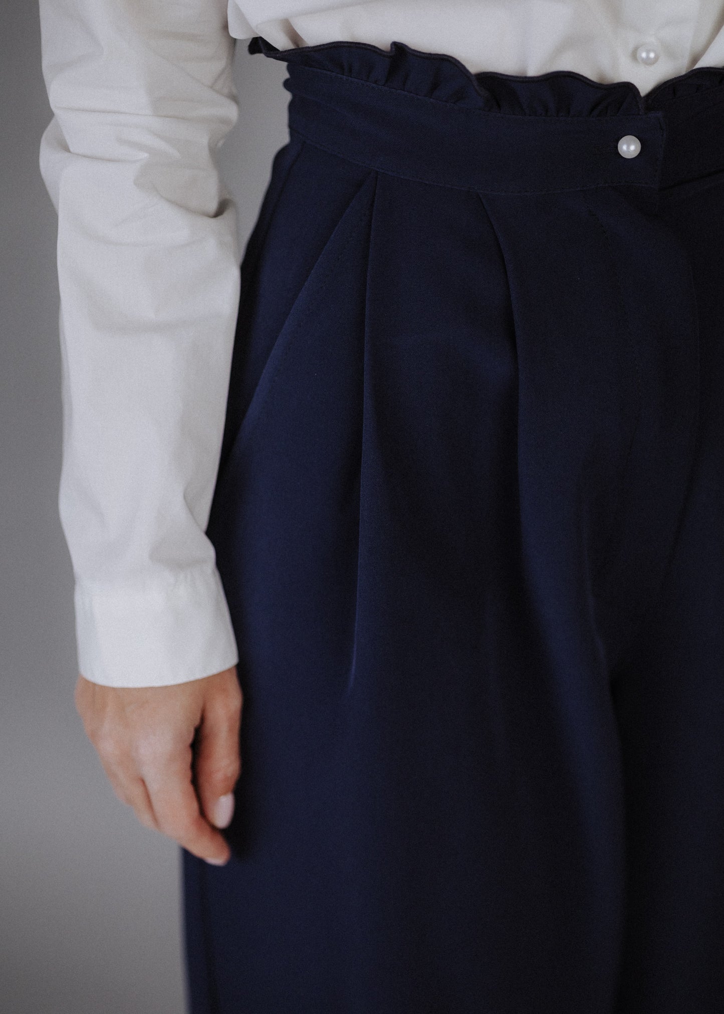 Fine fabric trousers in dark blue
