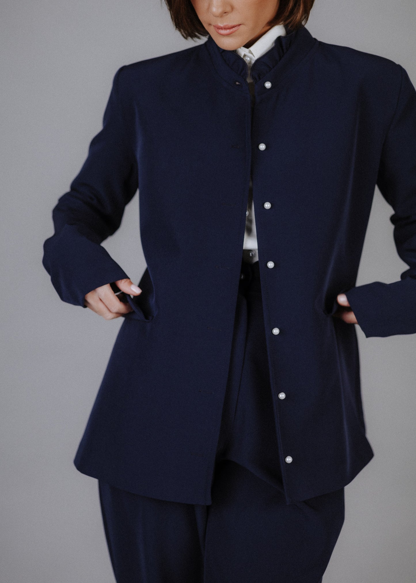 Ruffled collar jacket in navy blue