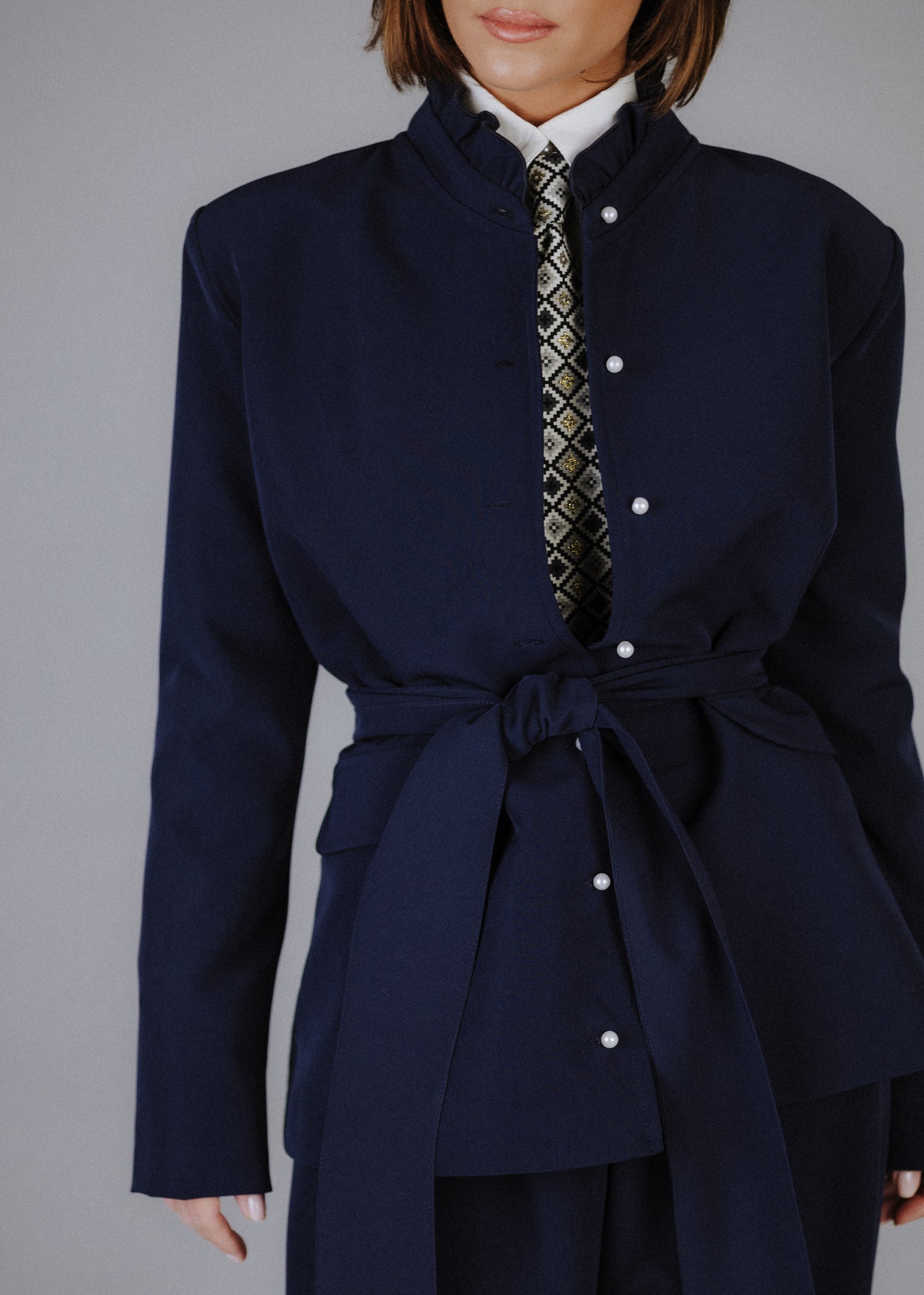 Ruffled collar jacket in navy blue