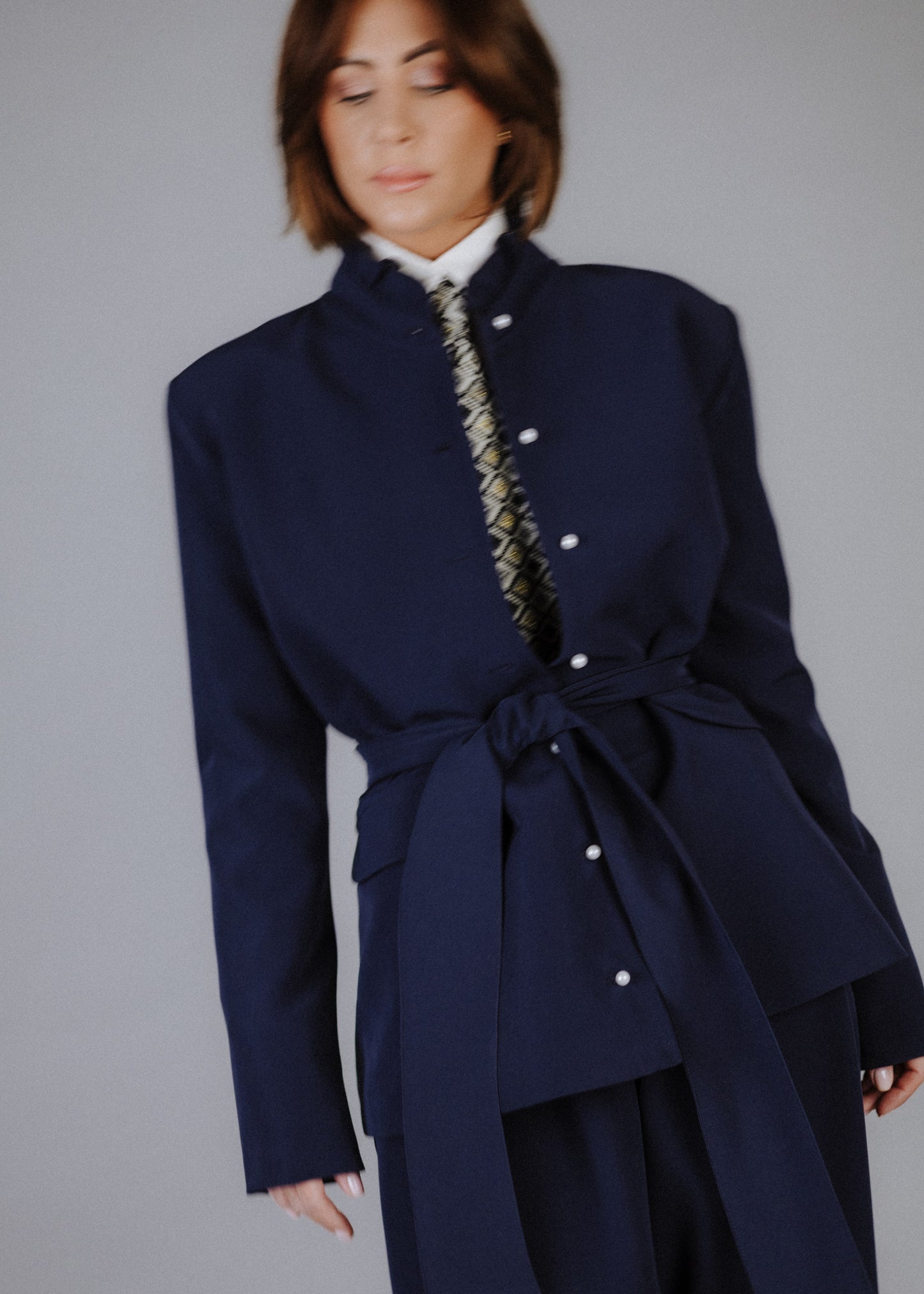 Ruffled collar jacket in navy blue