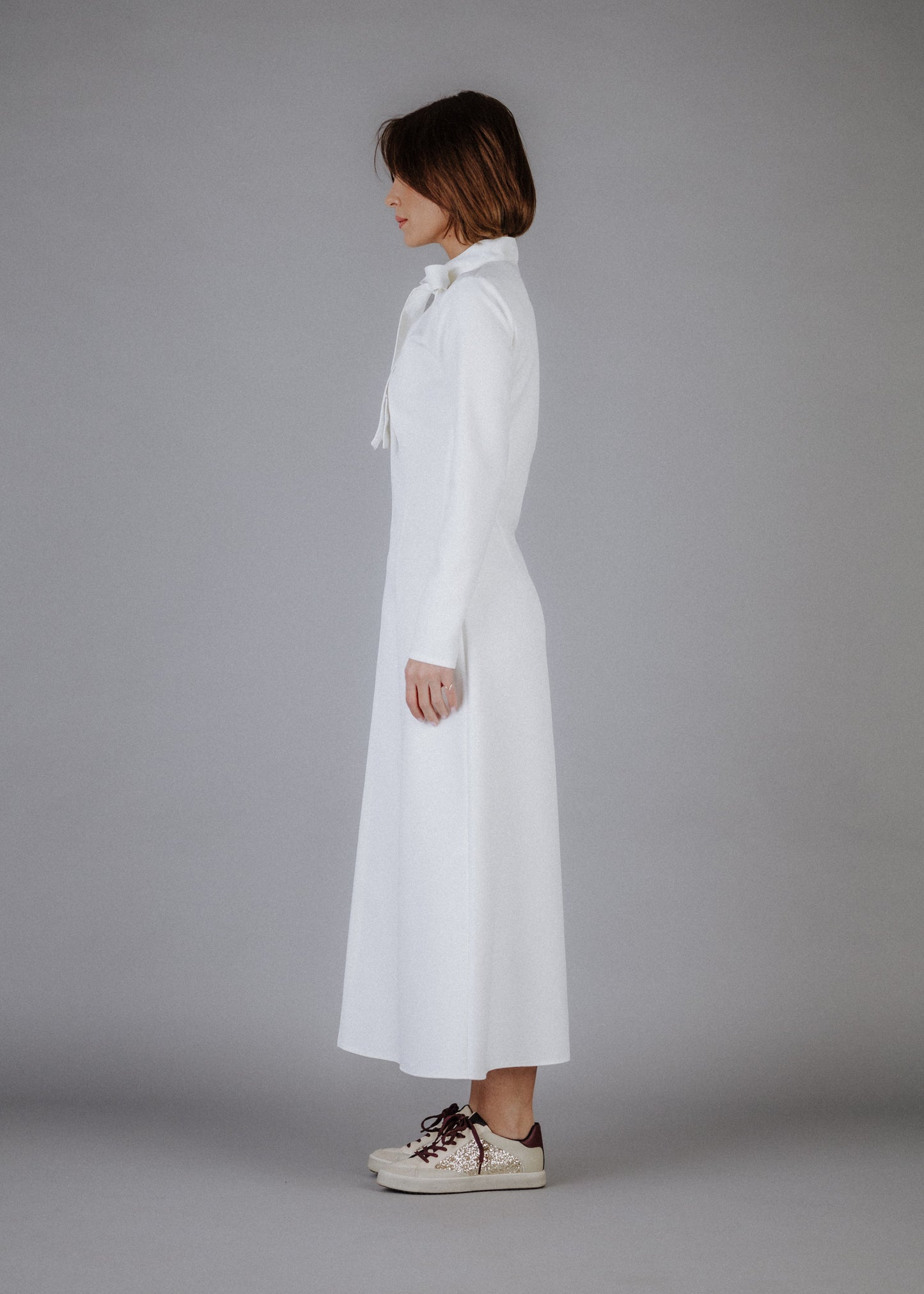 Finom szövetruha ekrü színben