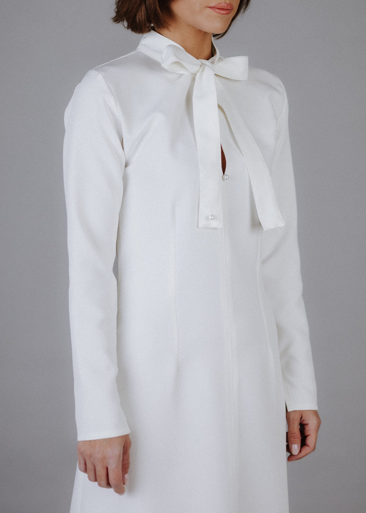 Finom szövetruha ekrü színben