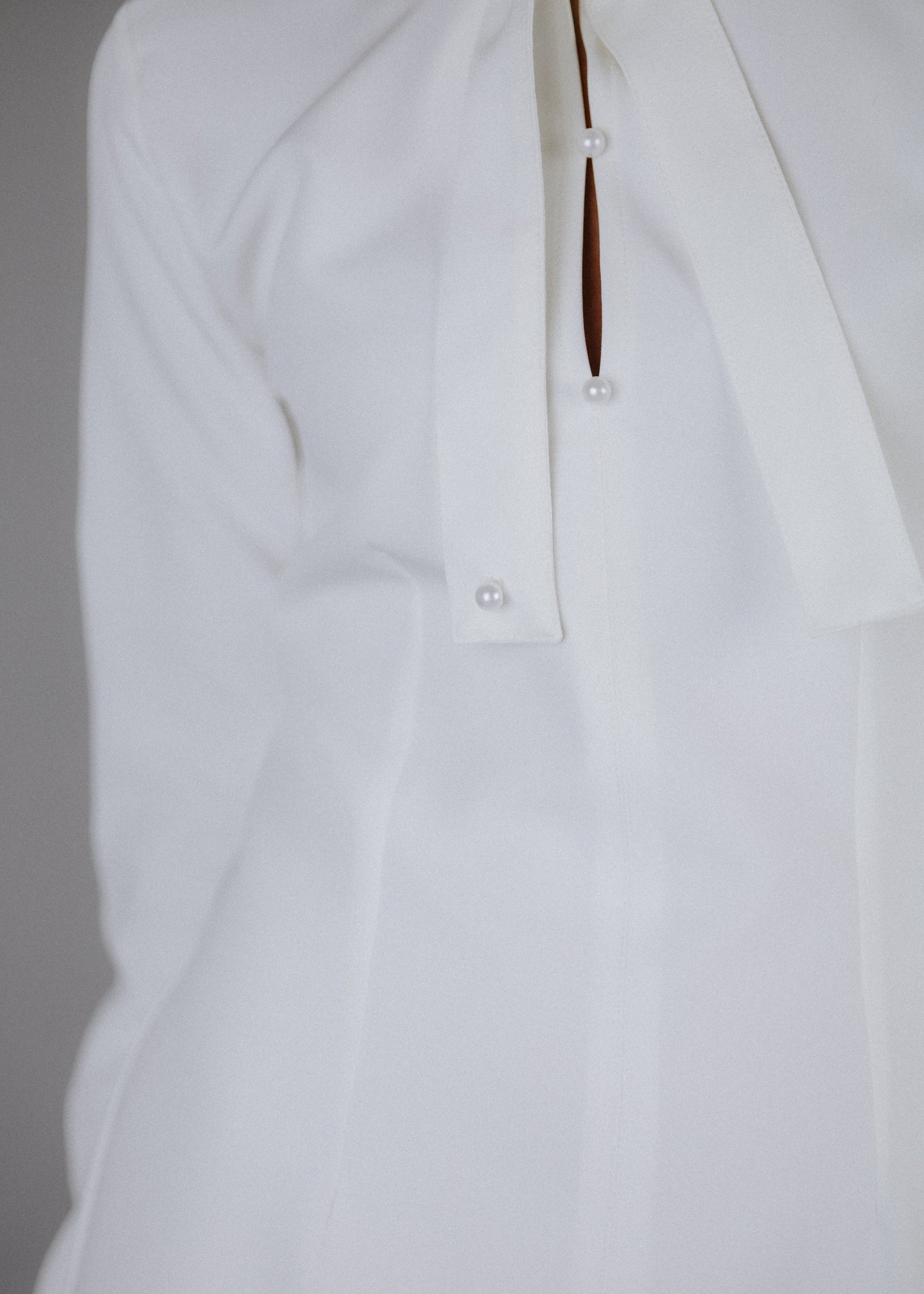 Finom szövetruha ekrü színben