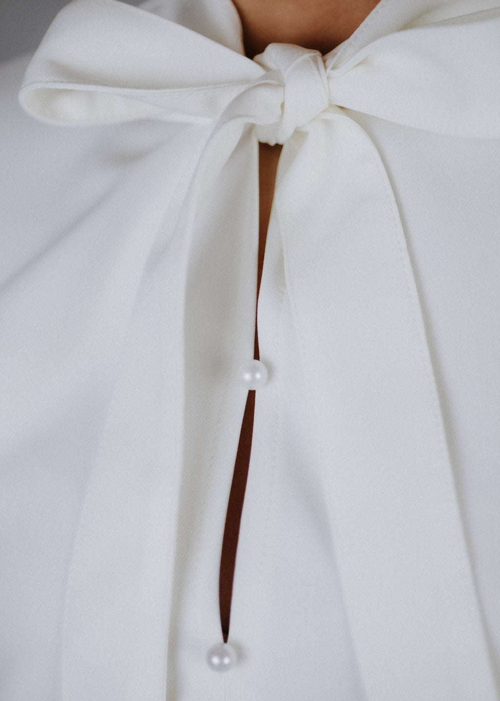 Fine fabric dress in ecru color