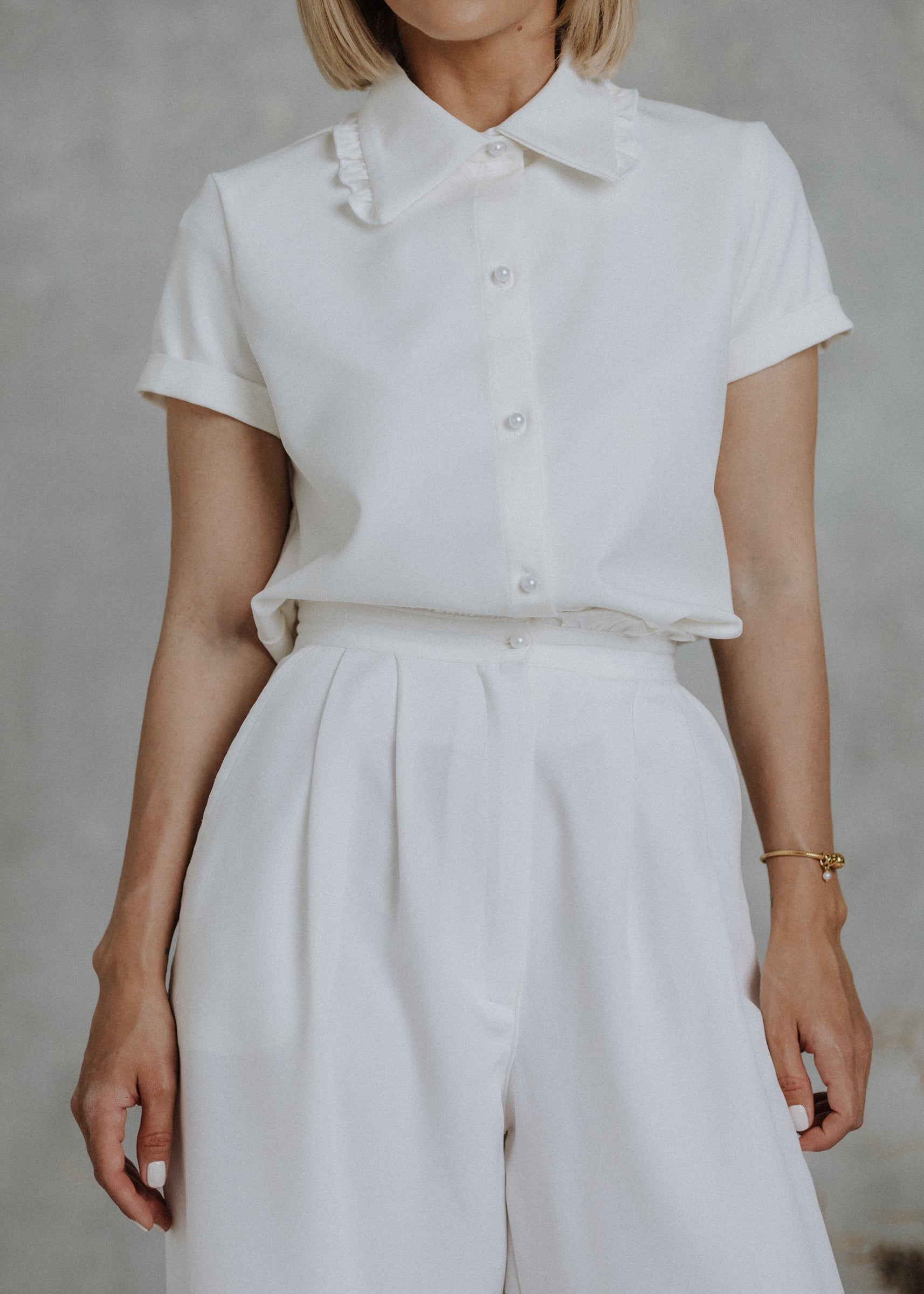 Short-sleeved shirt in ecru