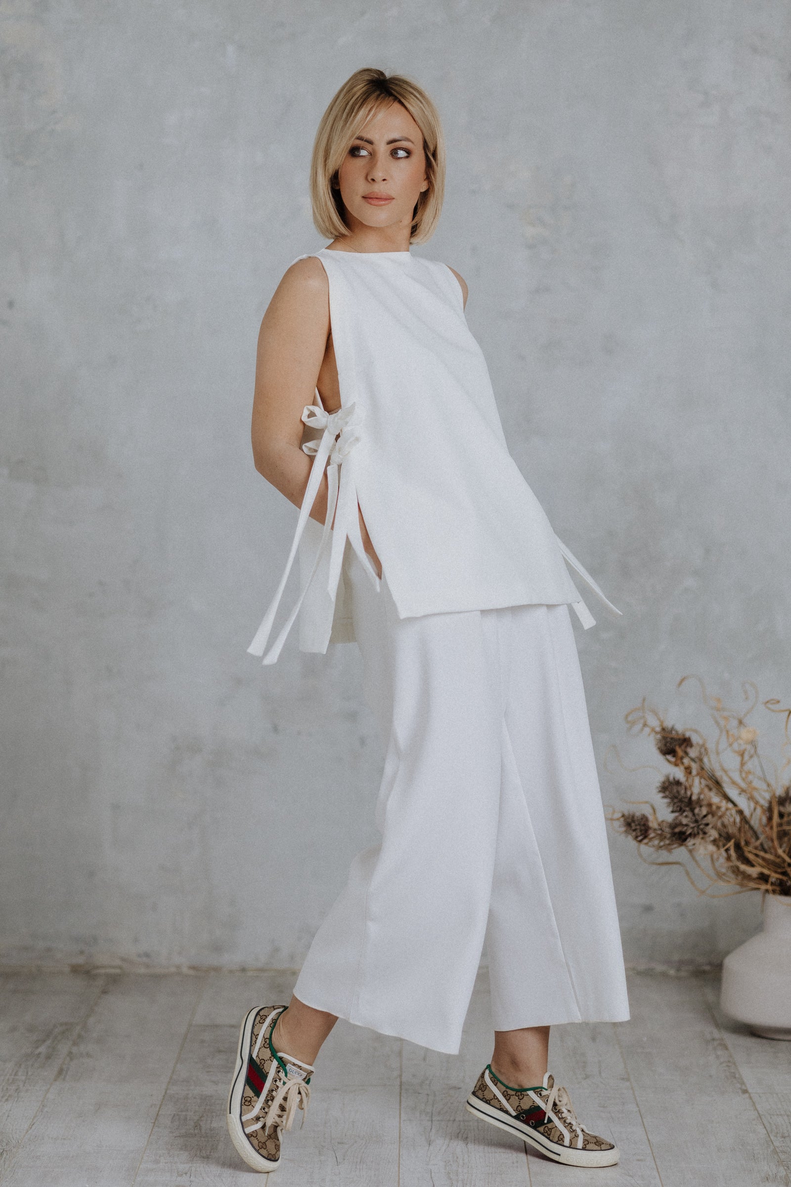Side-open bow top in ecru
