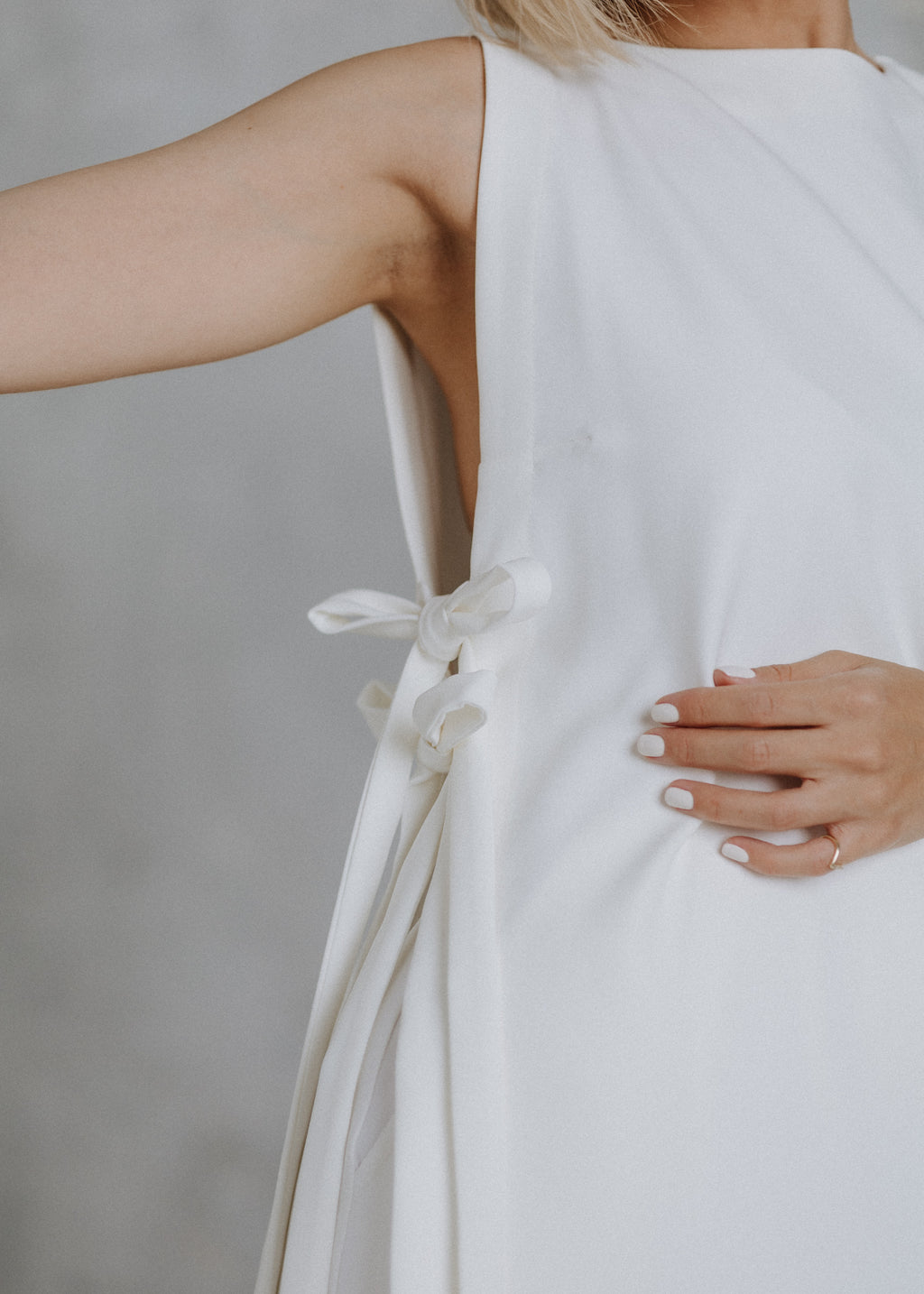 Side-open bow top in ecru
