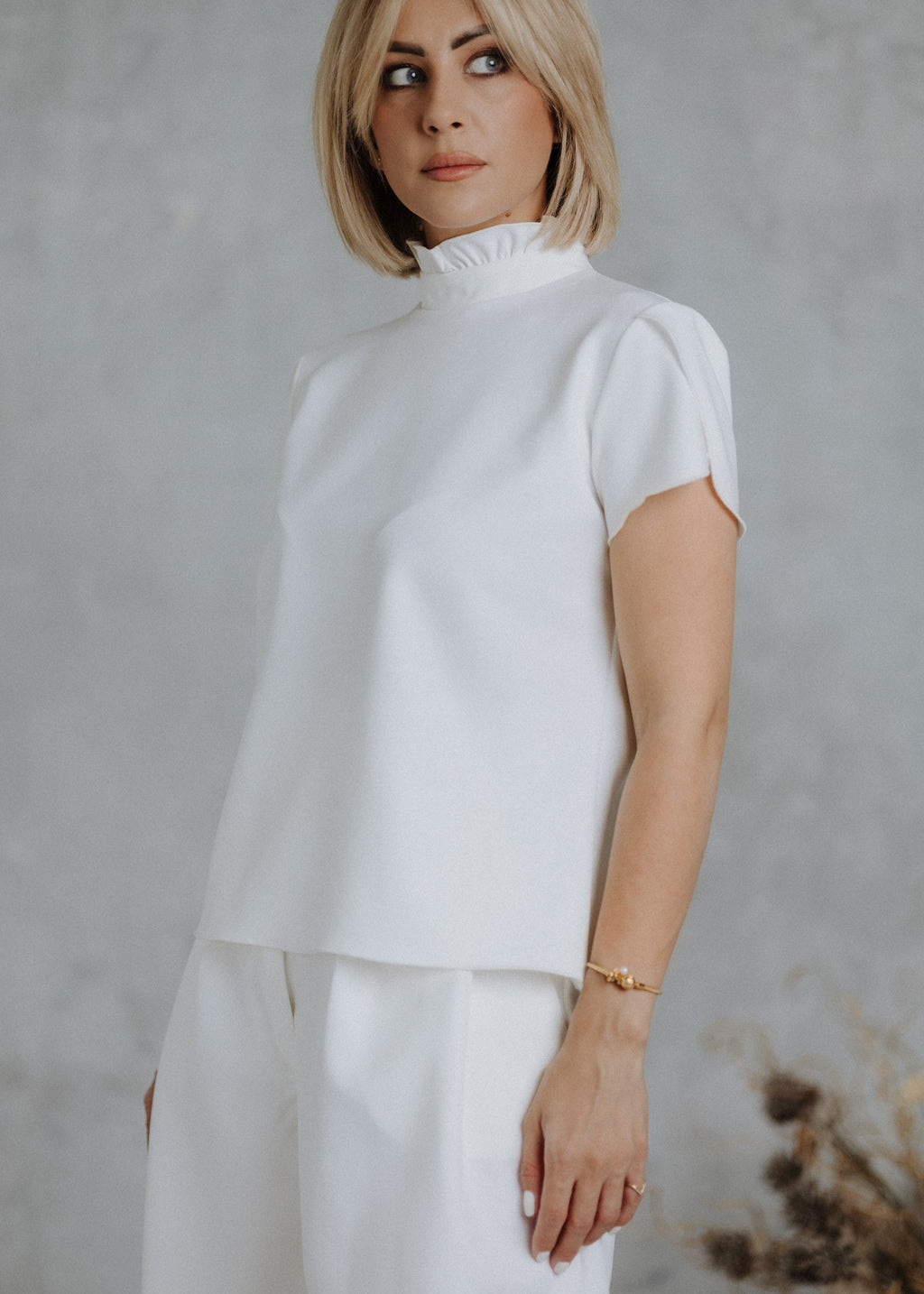 Short tulip sleeve top in ecru