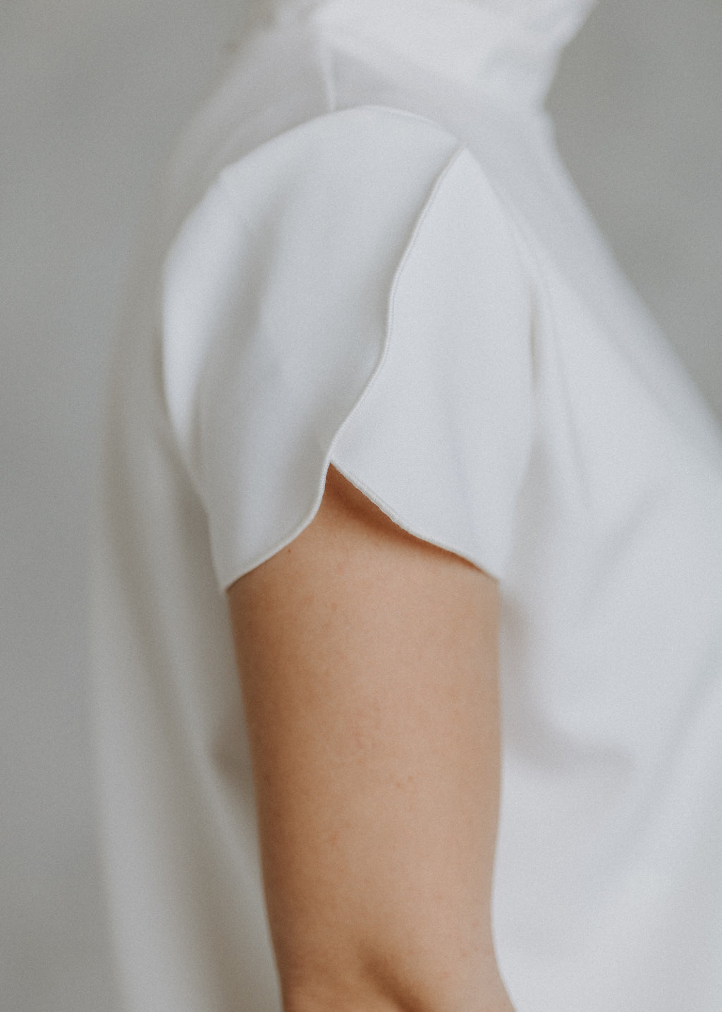 Short tulip sleeve top in ecru