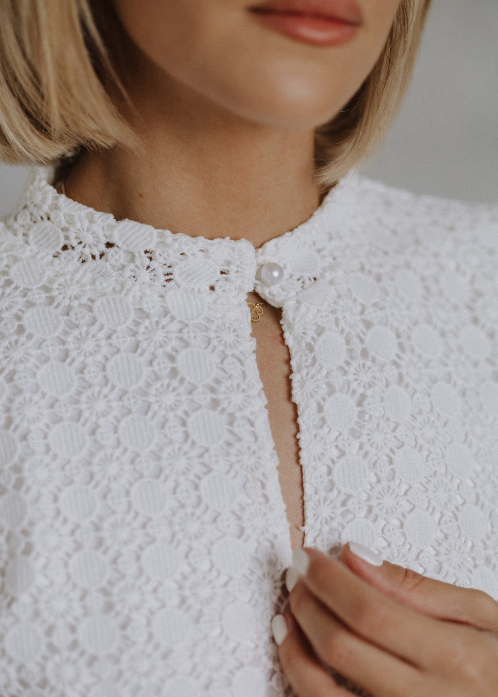 Limitált horgolt csipkeruha ekrü színben