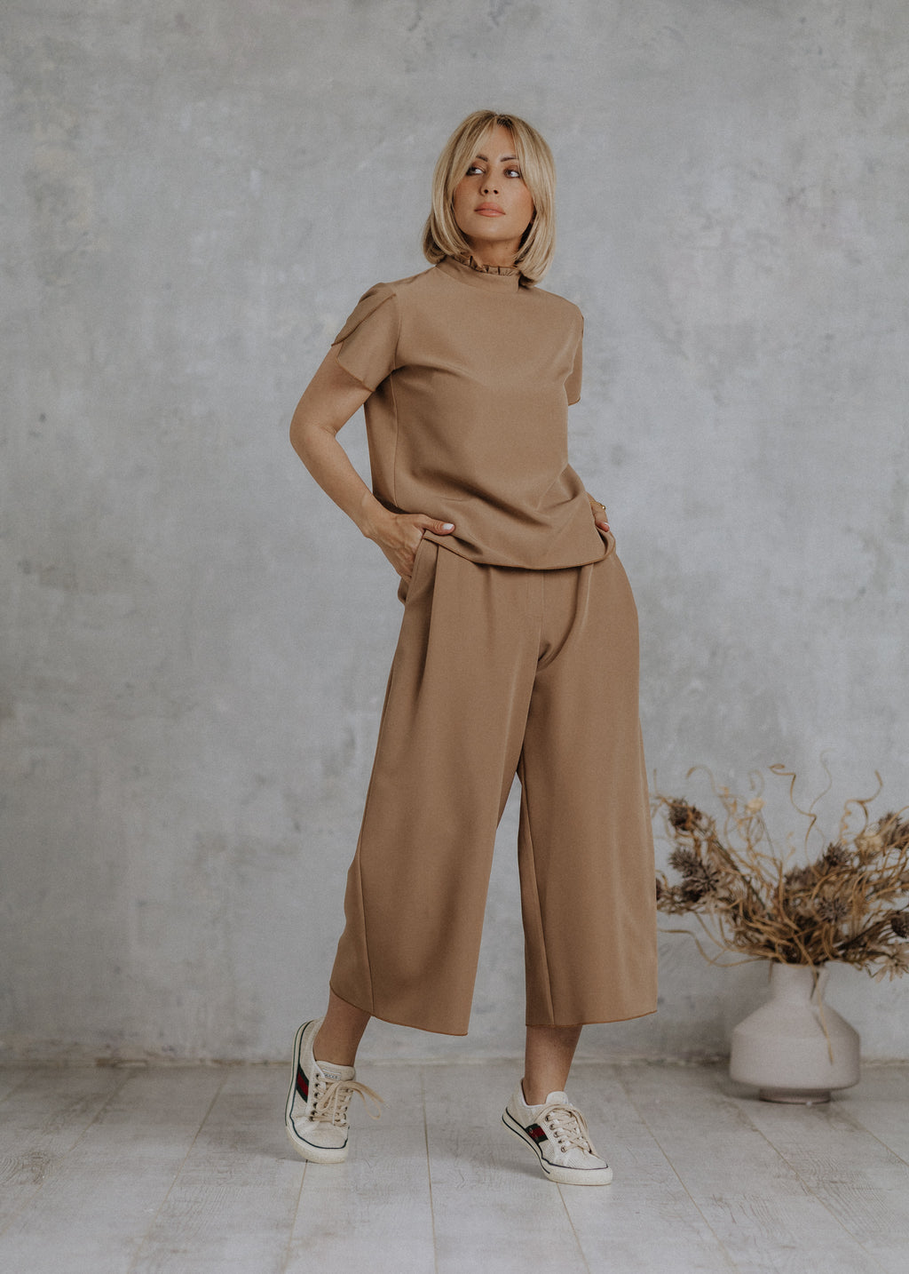 Short tulip sleeve top in camel color