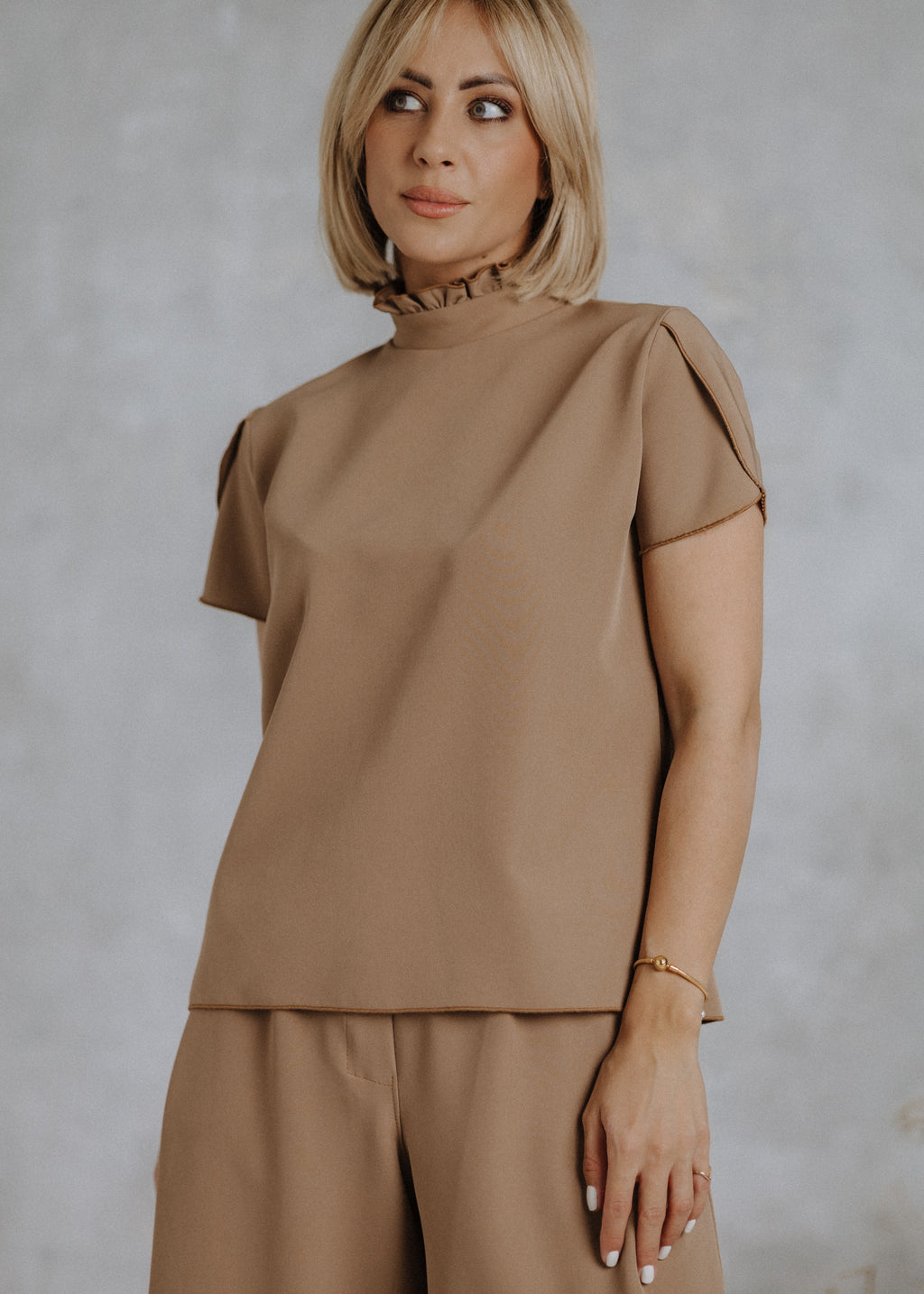Short tulip sleeve top in camel color