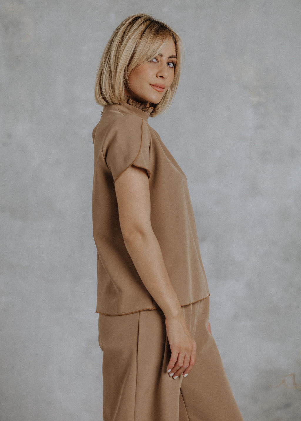 Short tulip sleeve top in camel color