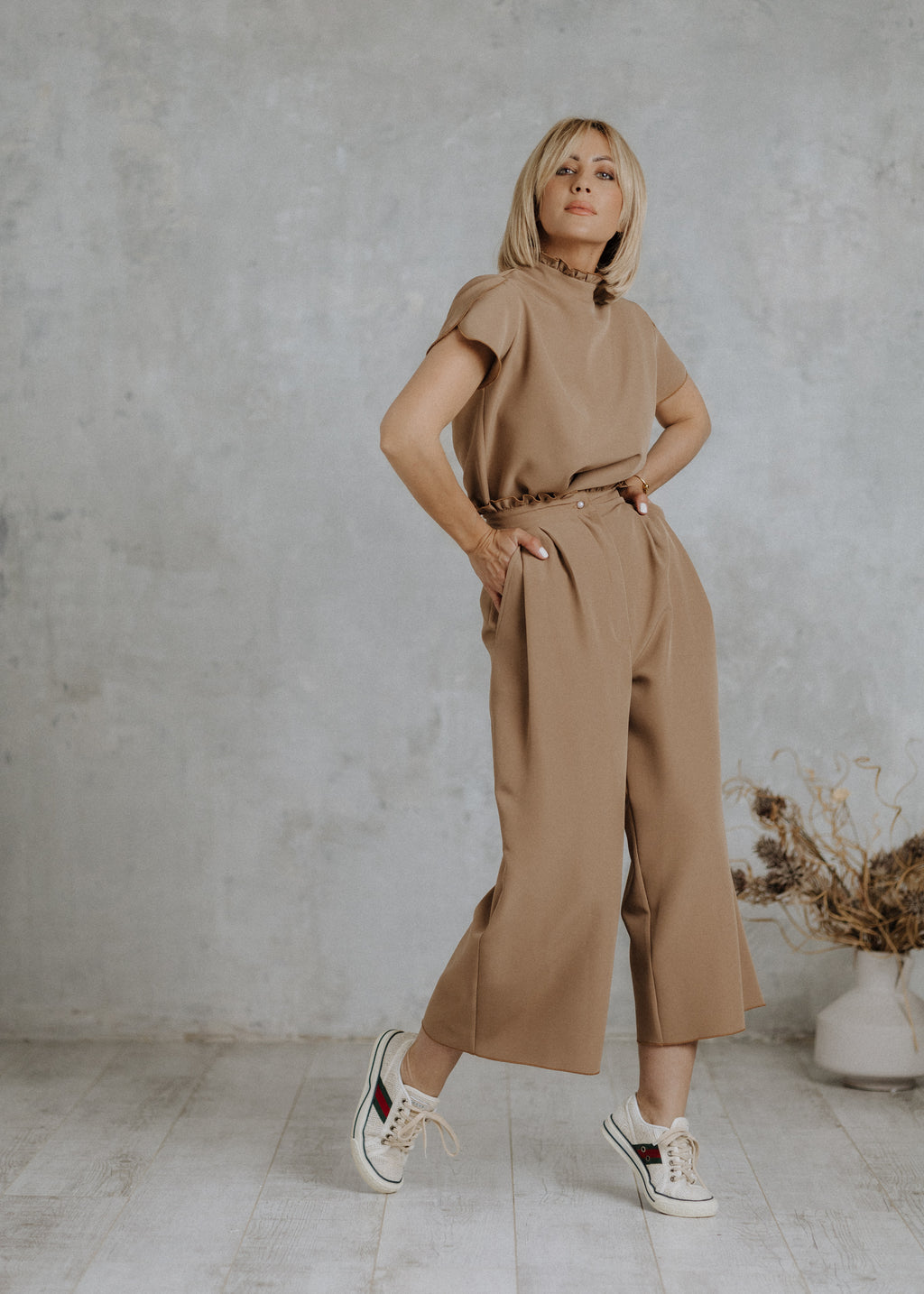 Short tulip sleeve top in camel color