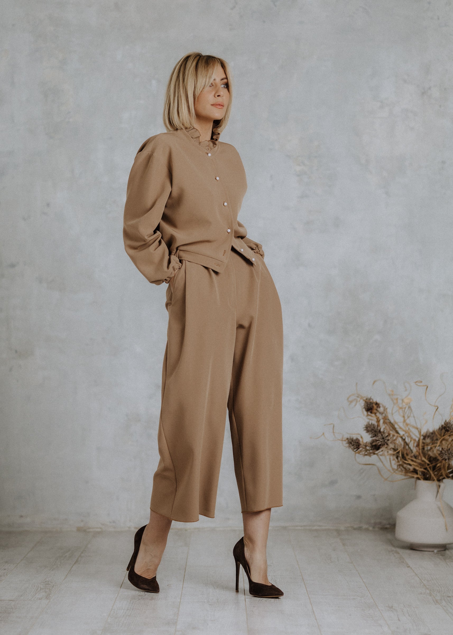 Culottes ruffled trousers in camel color