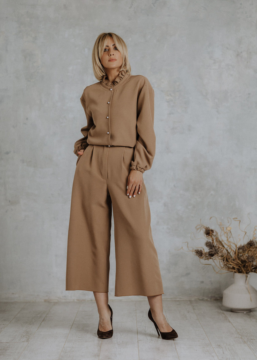 Culottes ruffled trousers in camel color