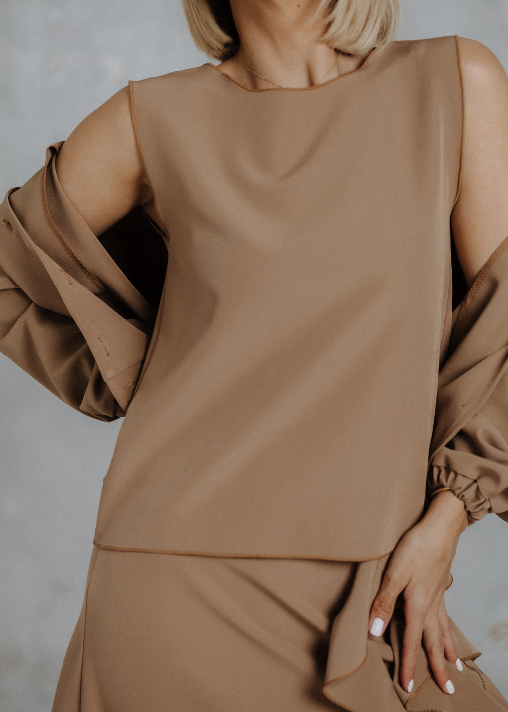 Sleeveless fabric top in camel color