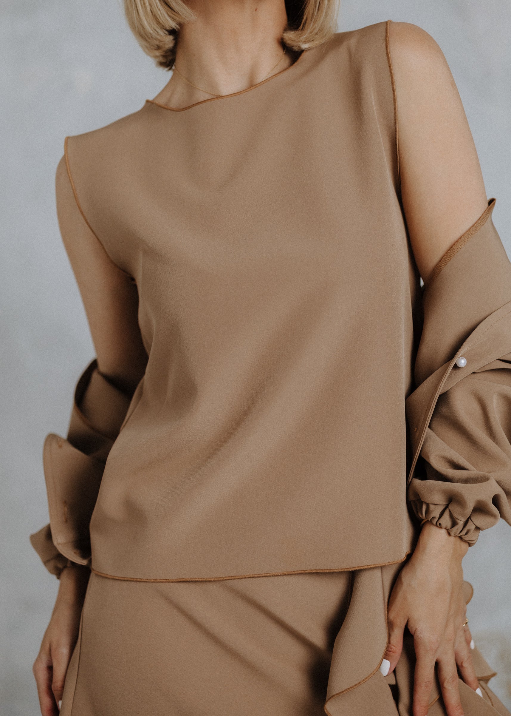 Sleeveless fabric top in camel color