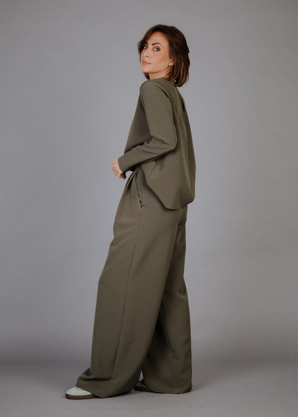 Long fabric trousers in khaki color