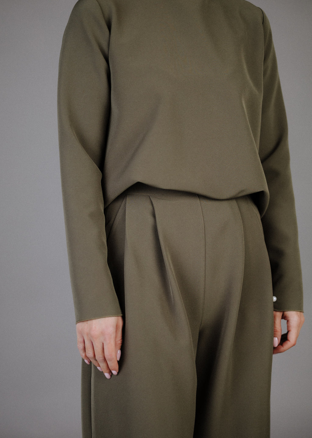 Long fabric trousers in khaki color