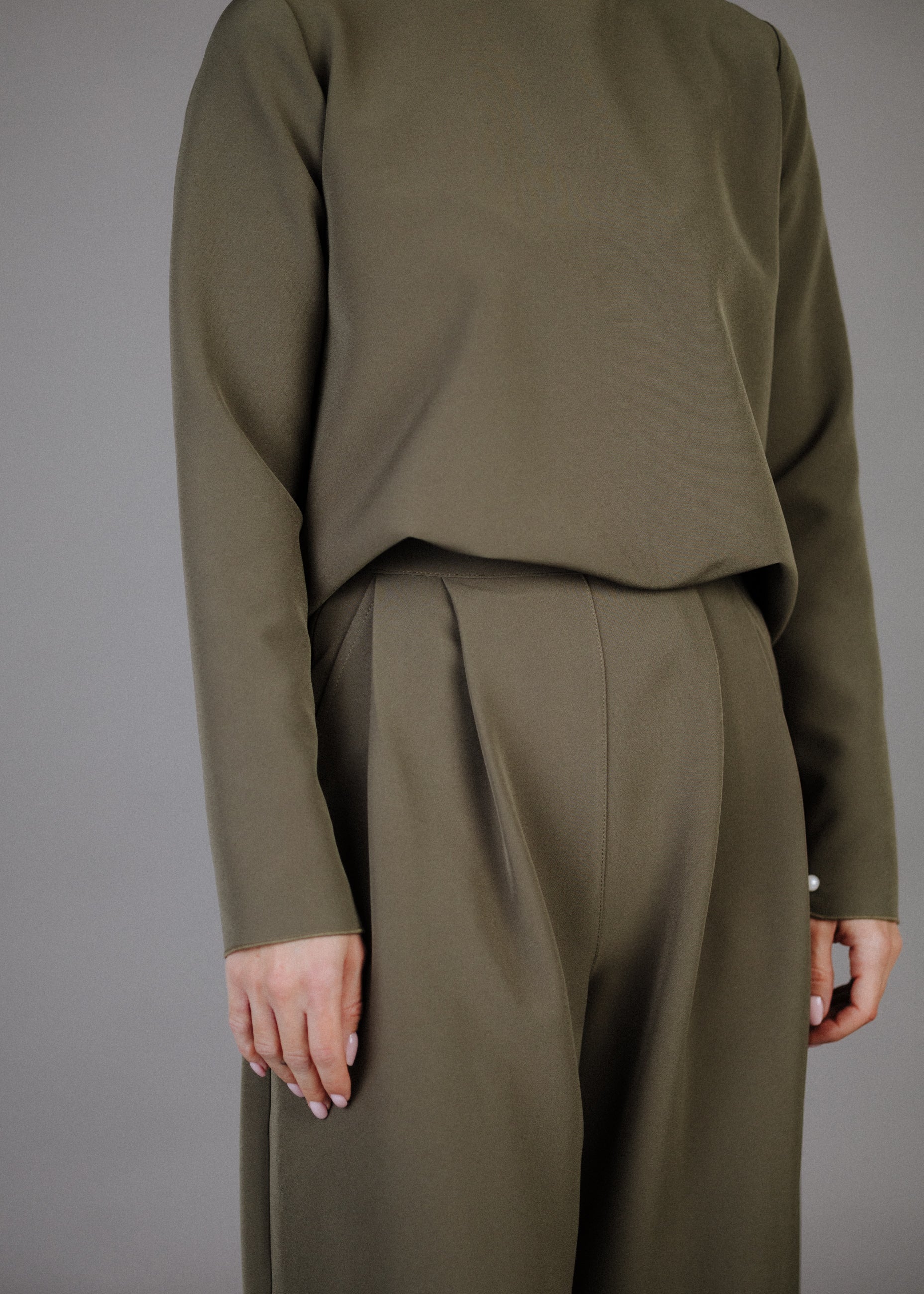 Long fabric trousers in khaki color
