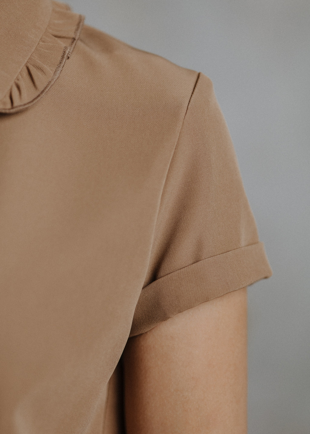 Short-sleeved shirt in camel color