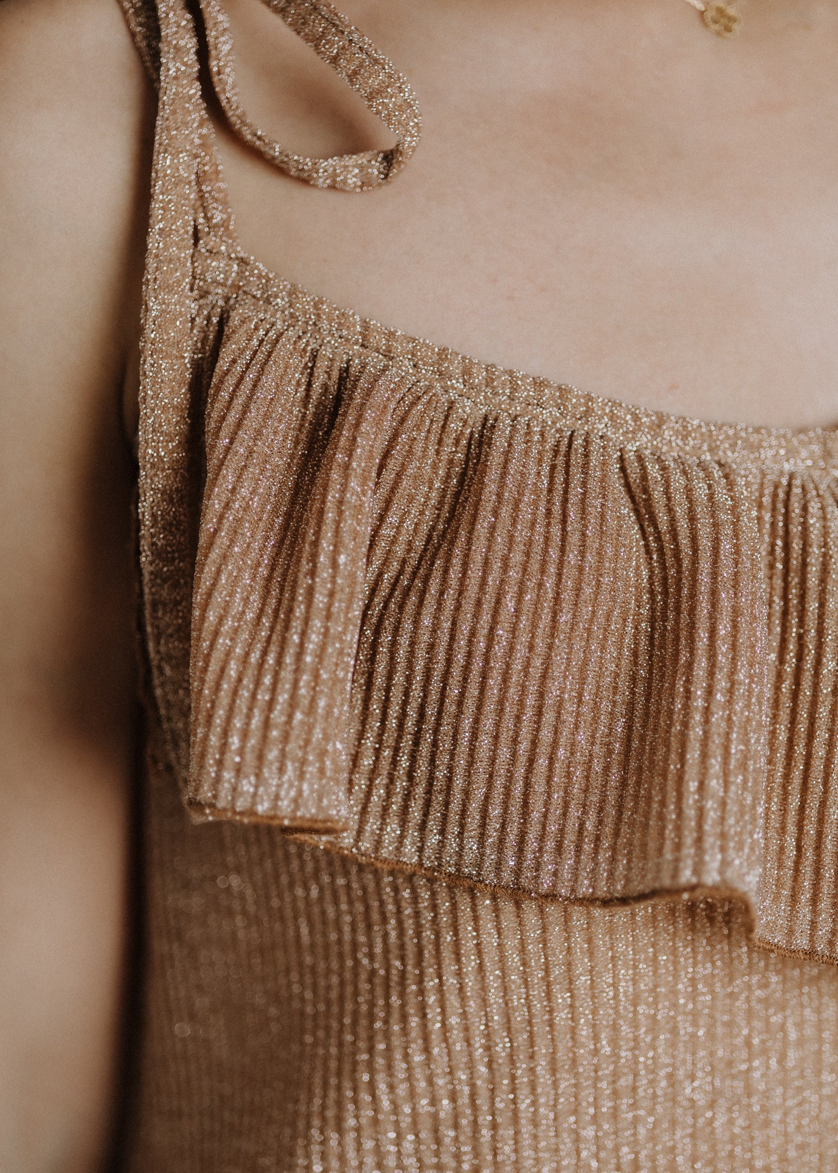 'A' vonalú midi ruha lurex anyagból