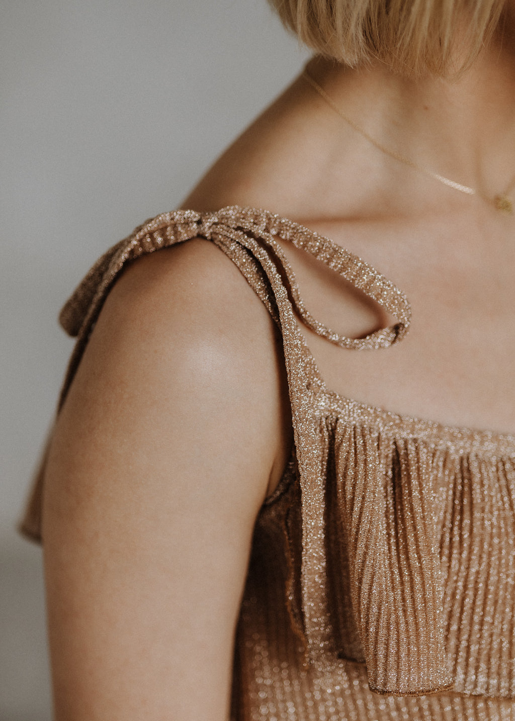 'A' vonalú midi ruha lurex anyagból