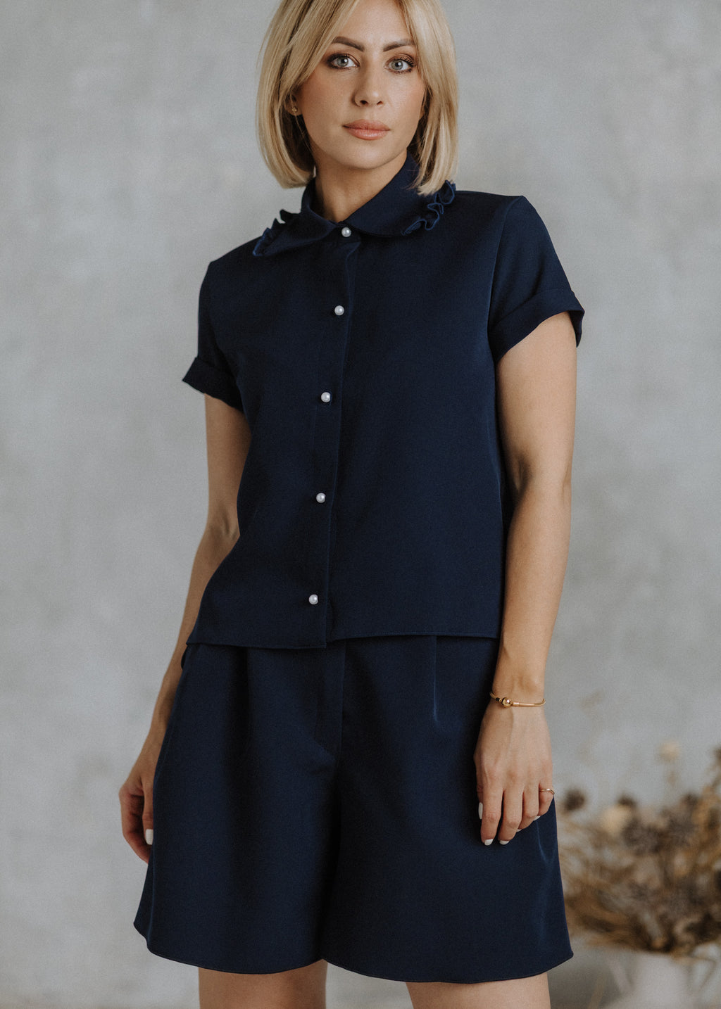 Short-sleeved shirt in navy blue