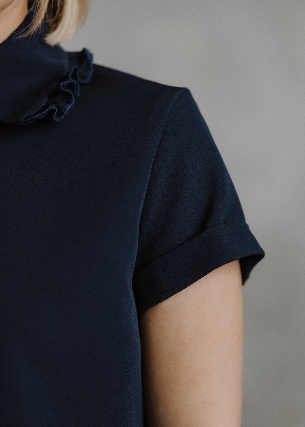Short-sleeved shirt in navy blue