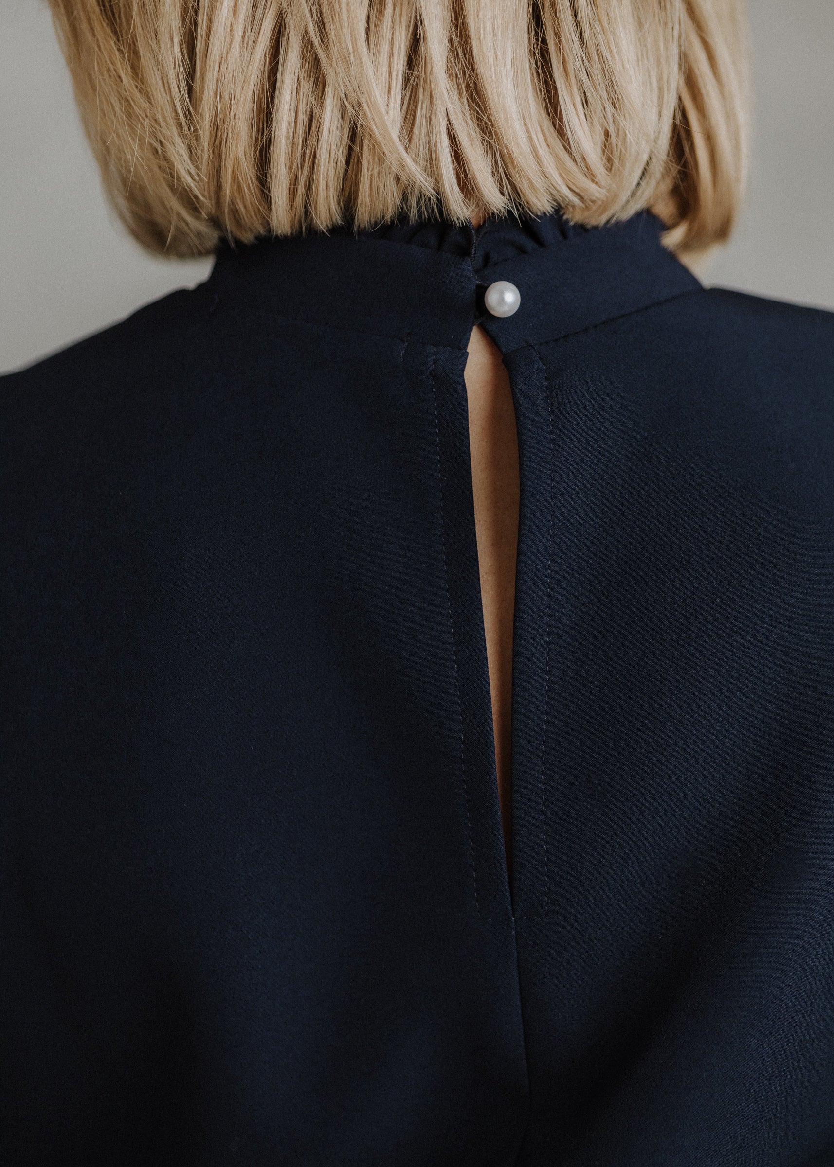 Short tulip sleeve top in navy blue