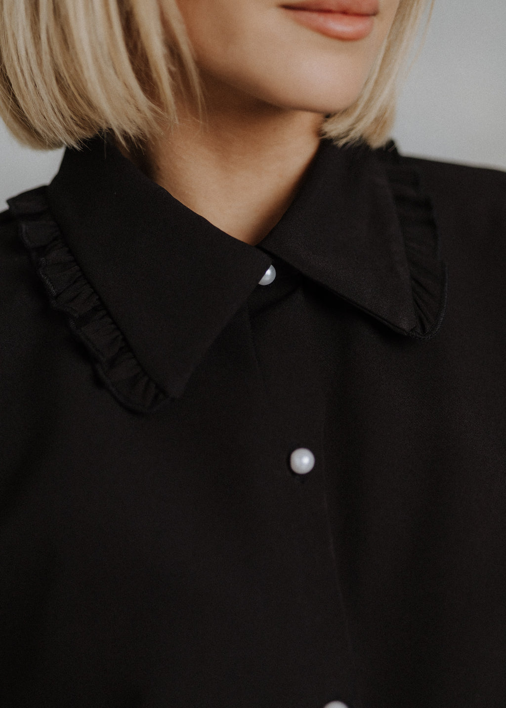 Short-sleeved shirt in black