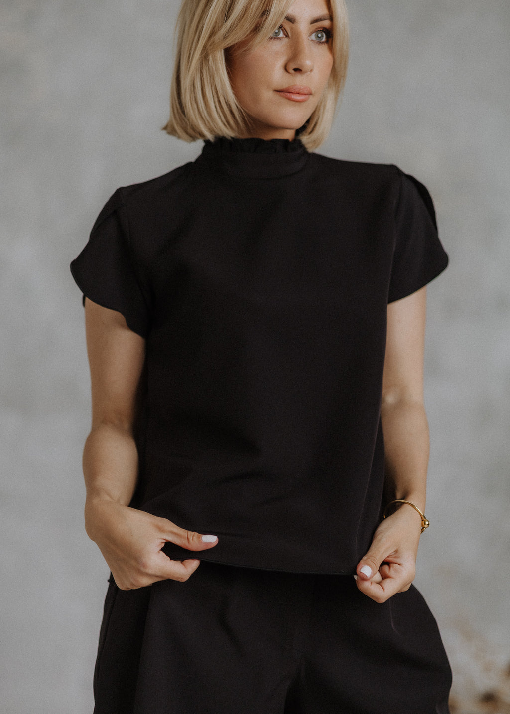 Short tulip sleeve top in black